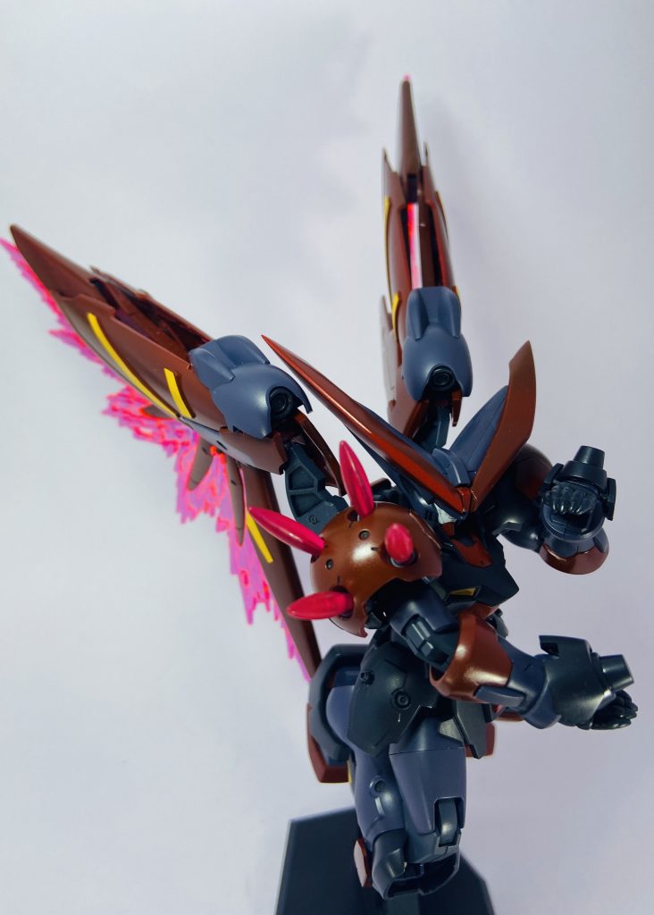 タイタスの肩パーツを付けた事で出来るスパイク技。咄嗟に格闘技を多数繰り出し相手を破壊します。