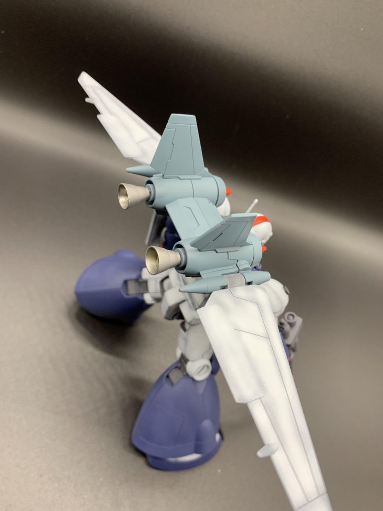 スリングパニアーっぽくなるようにウィンダムのストライカーパックにジェガンの余剰スラスターを付けて、後は塗装で誤魔化してます(笑)