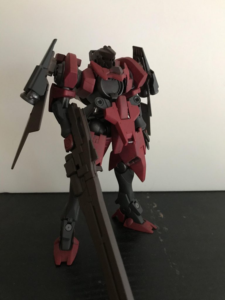 グレーの色合いに迷い、さらに頭部を試行錯誤し続けて…