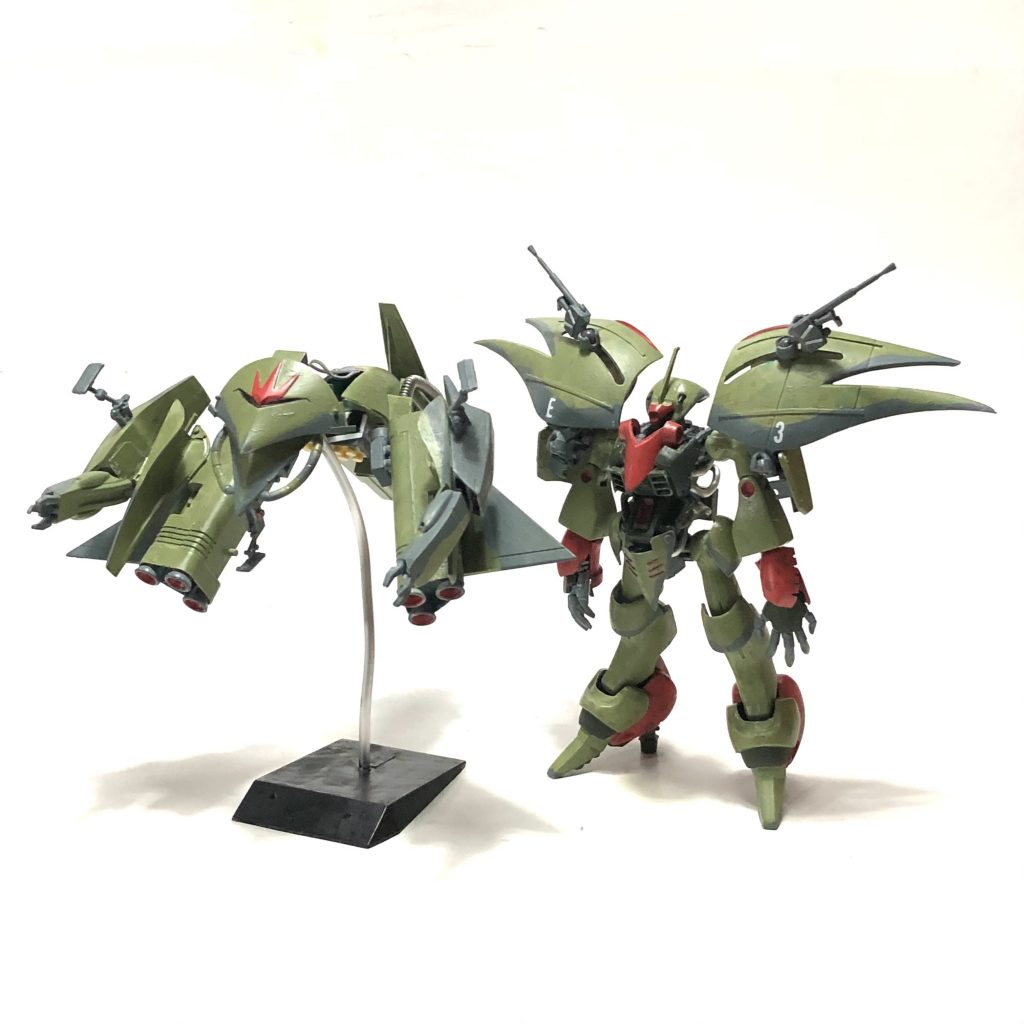 エルメスパピヨンとジャンブロエルメスⅢが分離する事でMSとMAに別れて運用する事が可能。それぞれ40mを超える大型兵器。