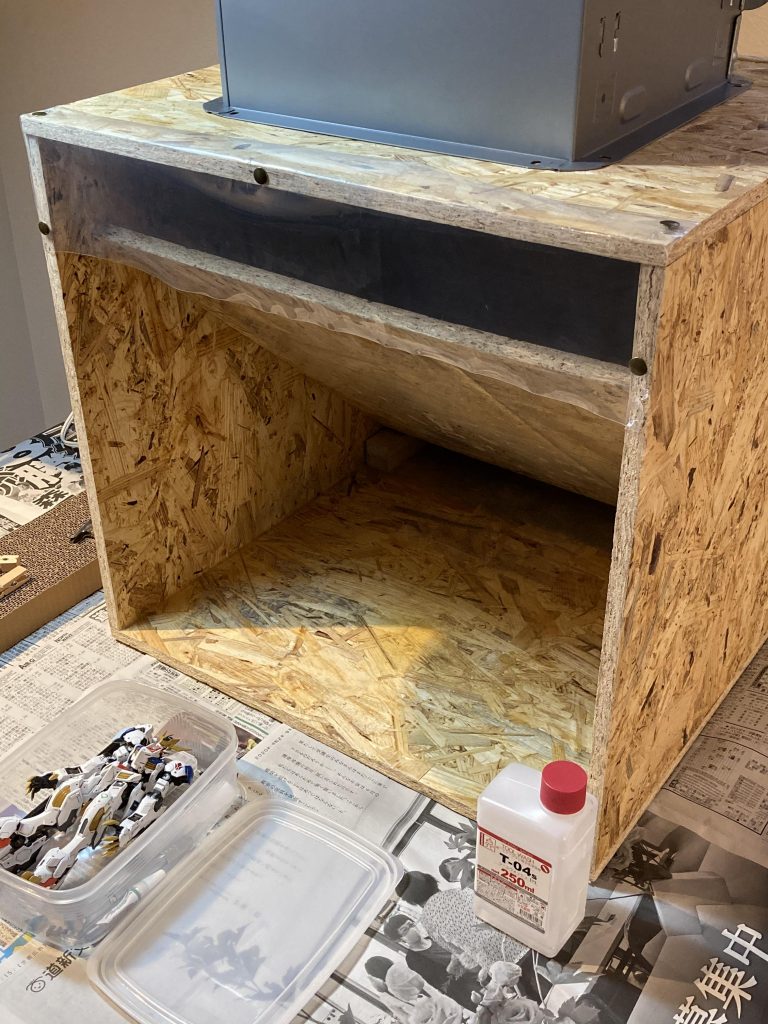 どうせならエアブラシを使ってみたい！と思いネットで情報集めてブースを手作りしました。