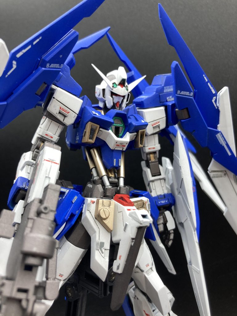 腕は2ミリ延長、太もも1ミリ スネは5ミリ足5ミリ延長してます!カラーリングは真っ白も良かったのですが主人公カラーが一番合うかなぁと思いこのトリコロールカラーでしあげました!