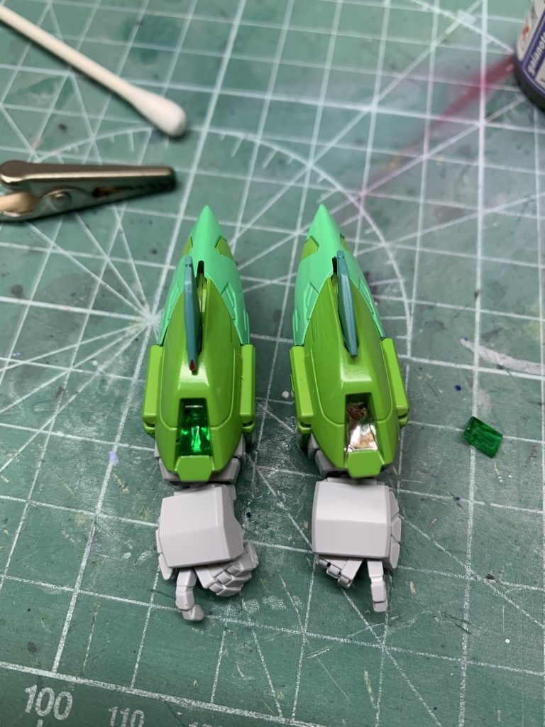 クリアパーツ内に百均のキラキラテープ