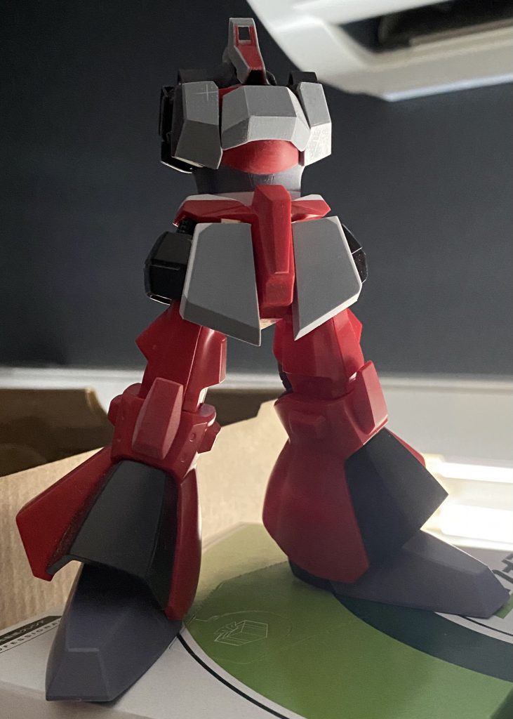 プラ板を使って胴体の強調をしています。