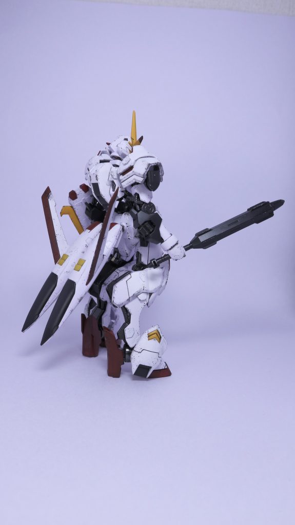 全体的にシャープになるよう心がけました。このキット塗り分けがなかなか大変に感じましたが、頑張った分デザインの秀逸さを感じることが出来ました。