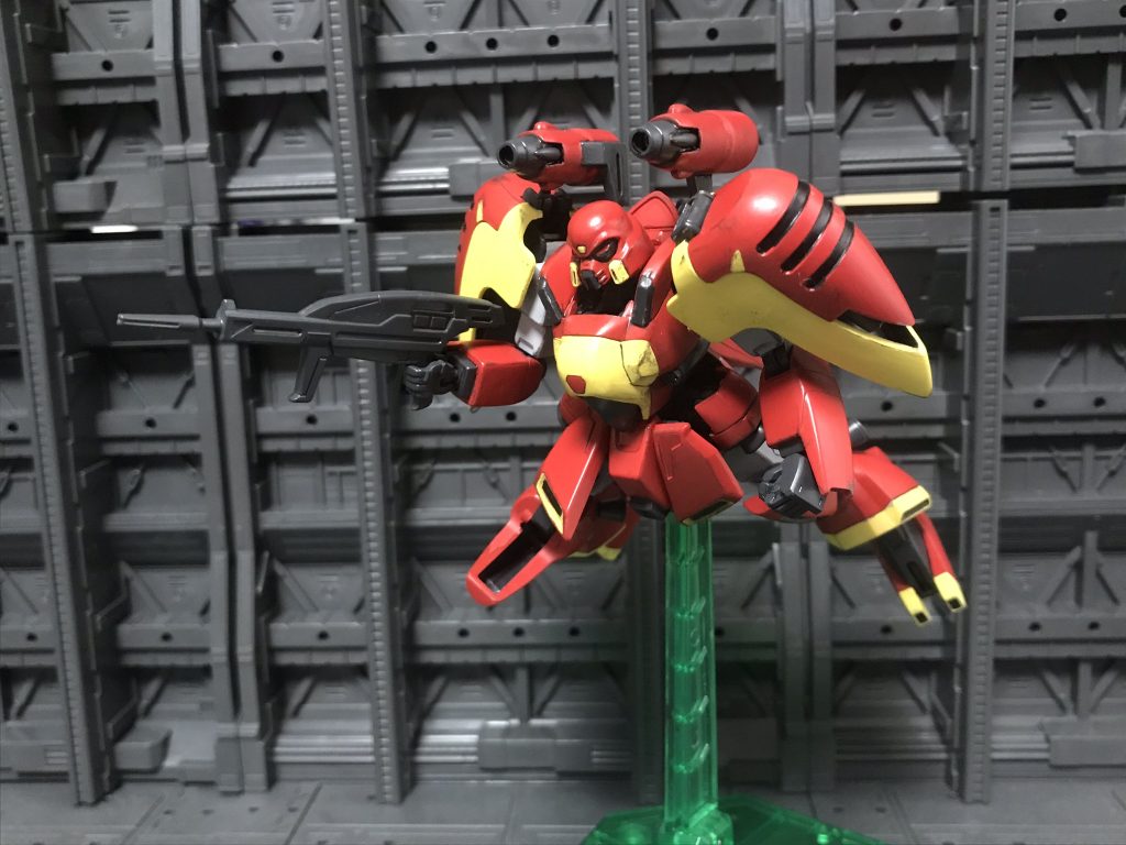 武器セットのビームキャノンを装備当時ネットで調べてもビームキャノンのカラーリングがイマイチ分からなかったのでそれっぽく塗って誤魔化してます