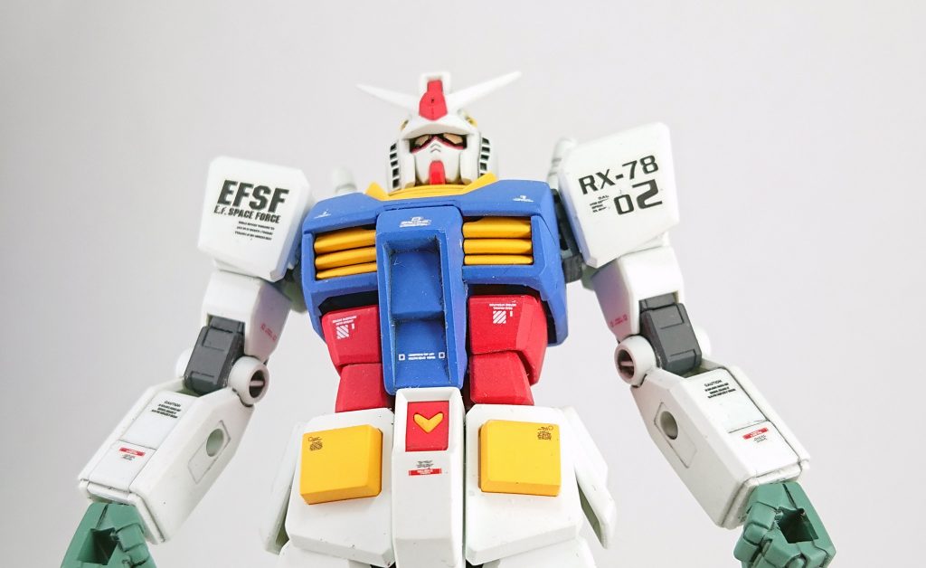 上半身アップで。右腕と内側の接続穴は埋めた方が良かったですね。