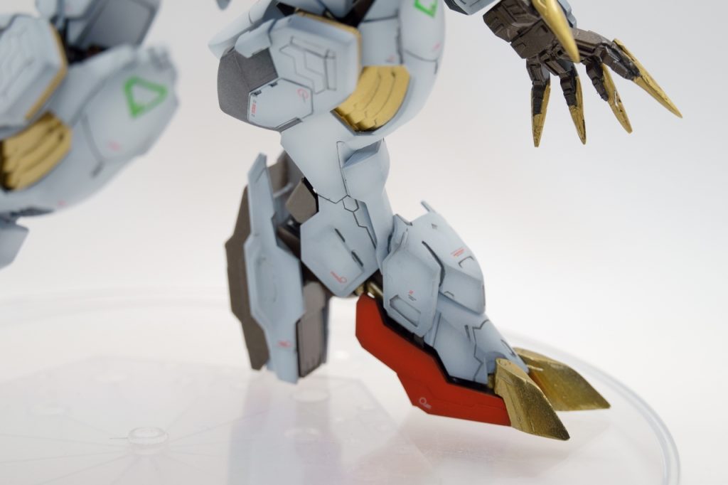 足も各部にアレンジをしています。