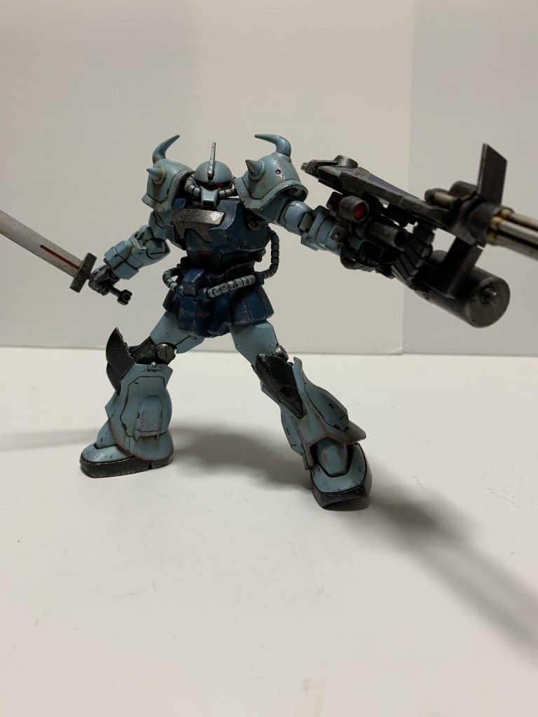 初めて汚し塗装をやってみたけど、どこまでやっていいのか分からずf^_^;たた、何が正解かじゃなくて、とにかく楽しんでやる、それがガンプラだと思うのです。 ガンプラは自由だ！