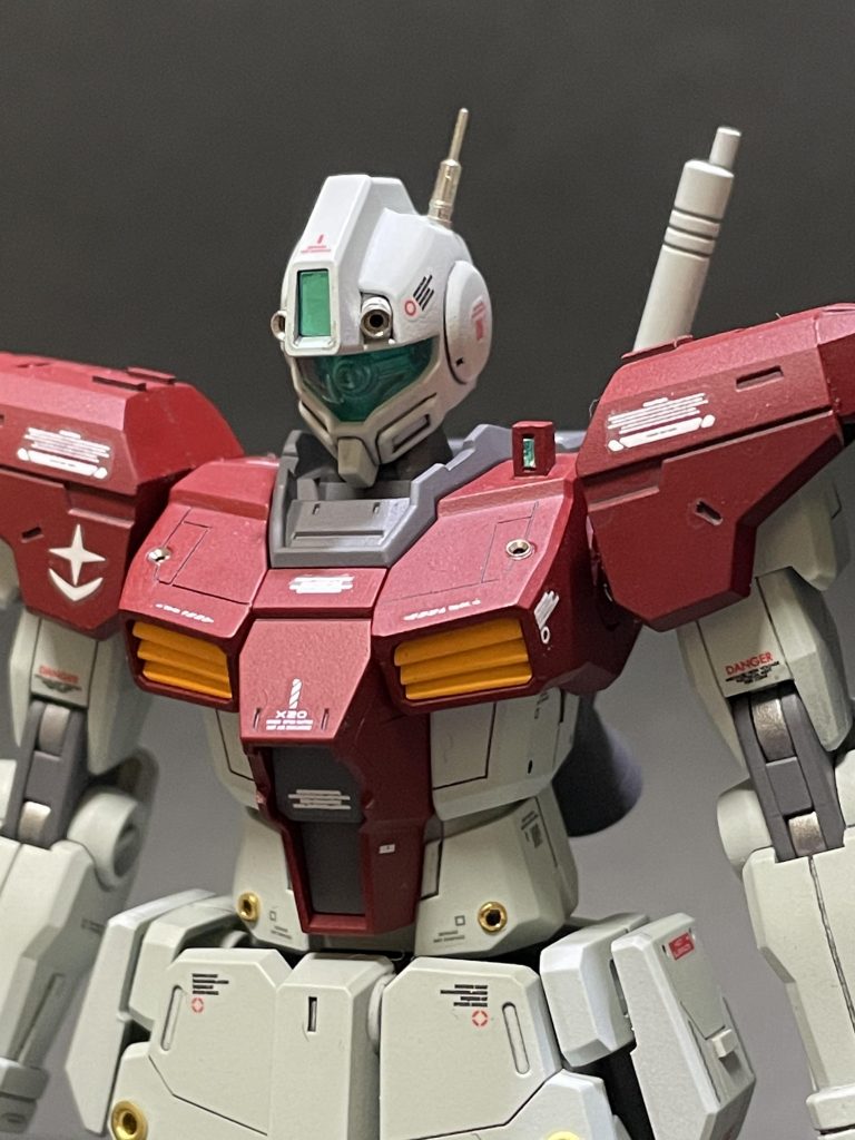 ジムカスタムヘッド、バルカン部分とアンテナは電子部品をメタルパーツとし使用胸部左側にセンサー追加