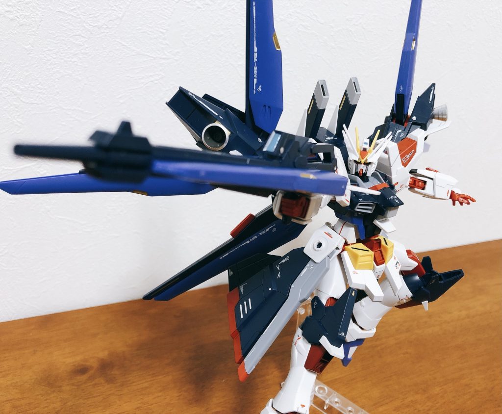 通常のアメイジングストライクフリーダムガンダムもカッコいいですが、この羽の展開が堪りません。