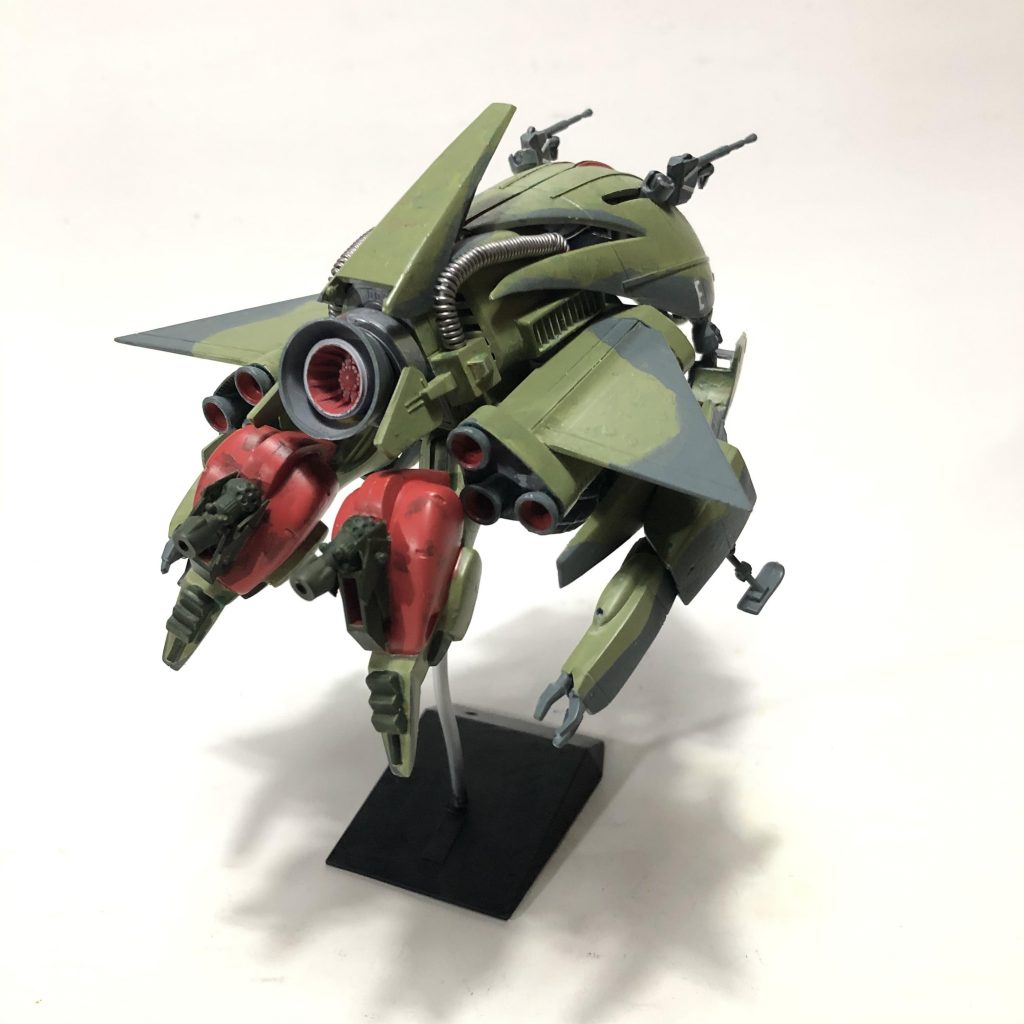 うしろ80mを超える巨大だか豊富な推進機による驚きの運動性能を誇る。