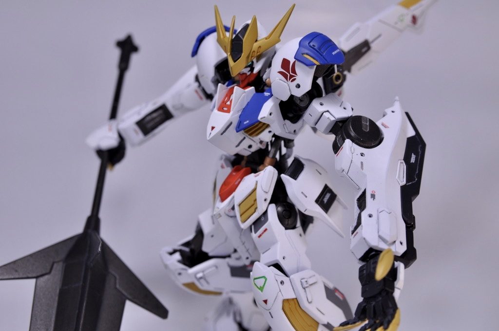 鉄血のオルフェンズで、動きまくるバルバトスルプスレクスを視聴したのがガンプラを購入するキッカケとなりました。自分が子供の頃のガンプラとは全く違ってガンプラも動く動く！