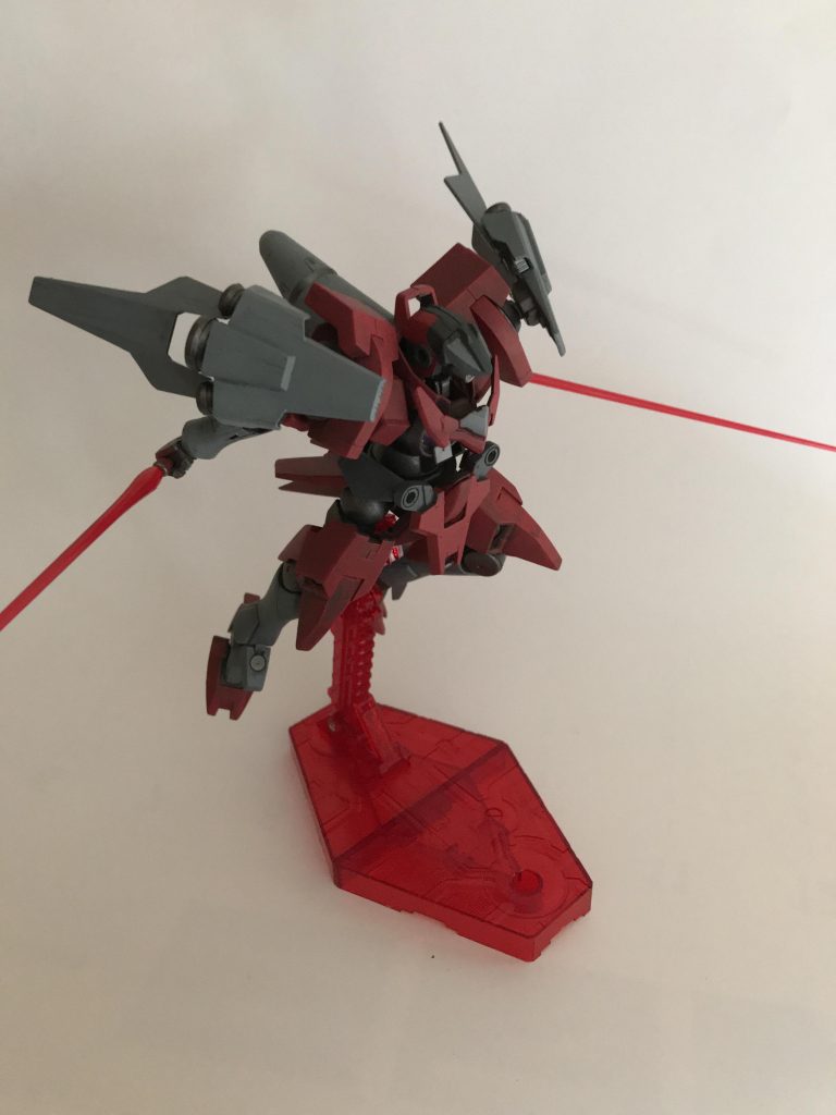 特徴的な頭部は、特にダブルオーガンダムとセラヴィーガンダムの駆逐のため、近接格闘戦時のパイロットの補助を行うシステムが内蔵された。機体名の「フェイスレス」は顔のない頭部を意味するFace Lessと、Celestial Being(天人)を駆逐する不信仰者を意味するFaithlessのダブルミーニングになっている。