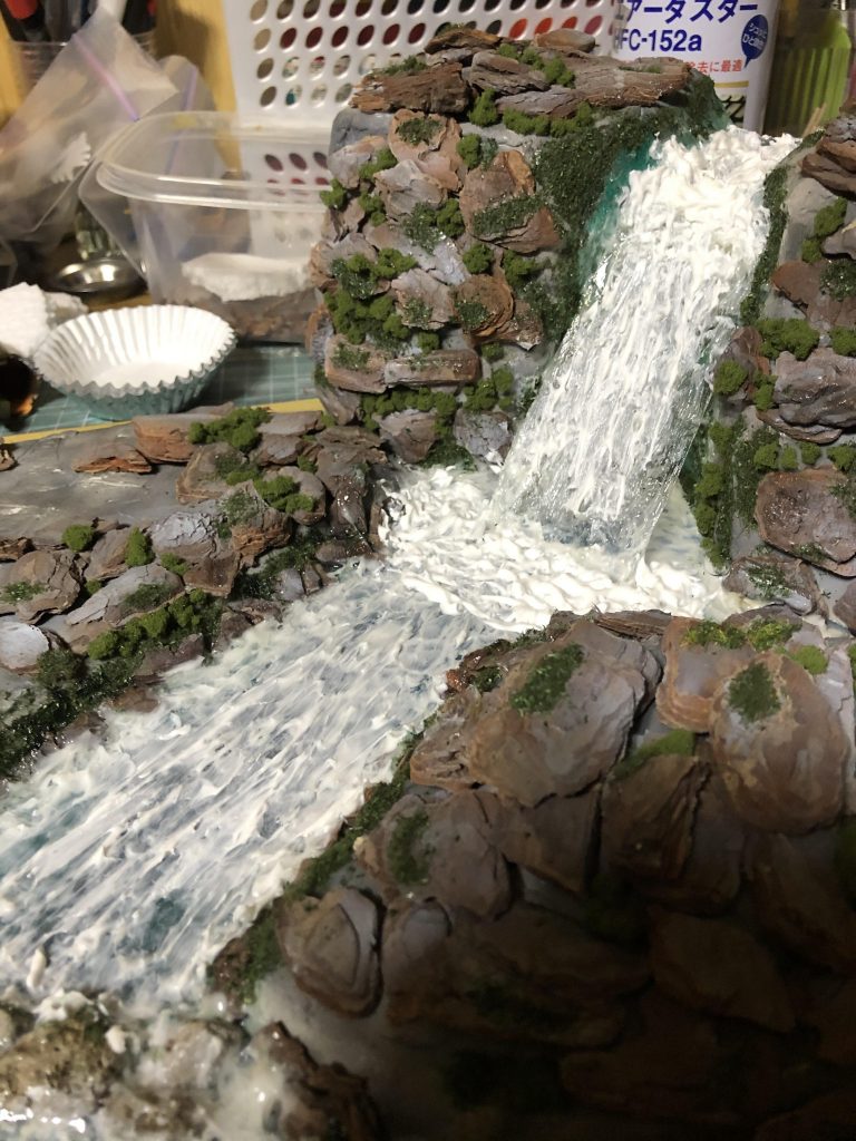 初めてメディウムを使って水表現をしてみたんですが…めちゃくちゃ苦戦しました💦自分の腕の無さにヘコみながらもなんとか頑張りました(笑)