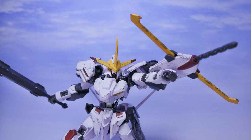 クラブシールドの可変式クローは設定画よりも箱絵に寄せて直線的にしました。好みが別れると思いますが振り切りました。