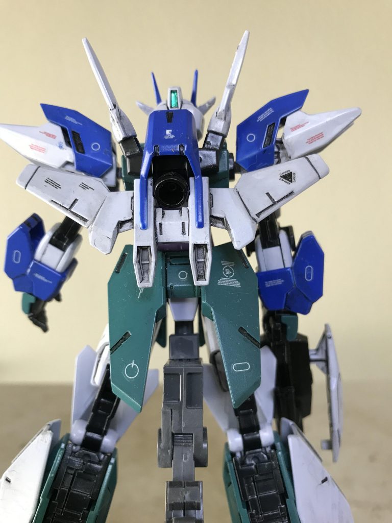 背中パーツは HG アースリーガンダムのパーツ 腰パーツは プラネッツユニットパーツを 使用しました。