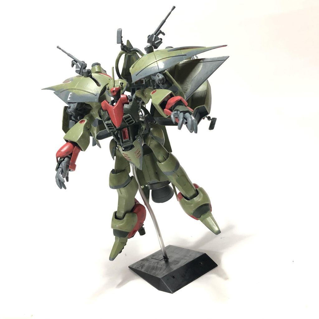 ななめエルメスのユニットを大胆に移動する事でMSへ変形。