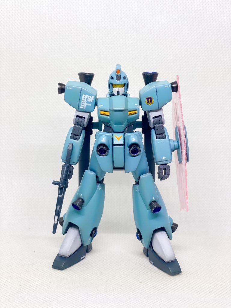 正面から。バイザーの奥のツインアイも再現してみました。