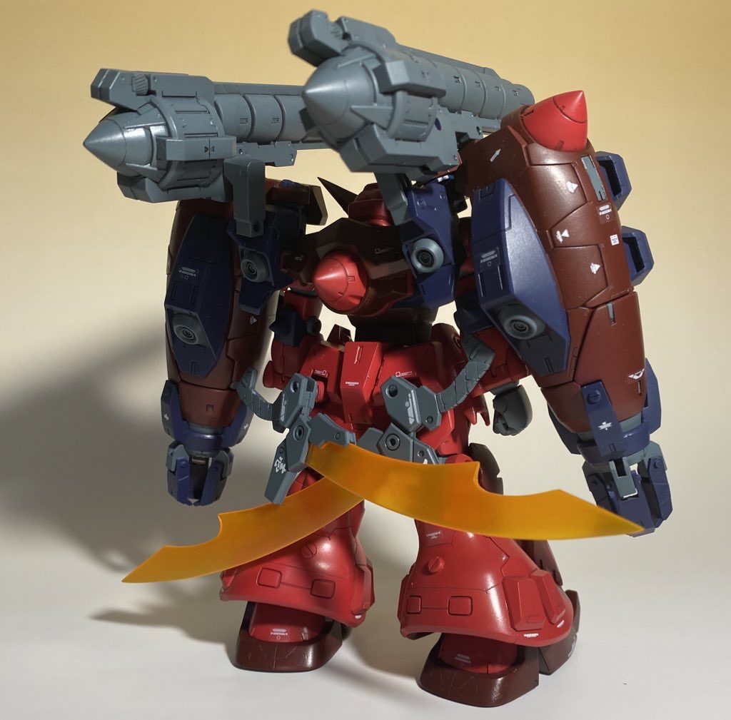 リアバーニア部分をコトブキヤのディテールアップパーツを使用オーガツインソードの接続を磁石にしました