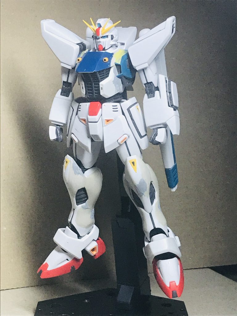 制作工程の写真はあんまり撮ってませんでした。汗制作ストーリーの方にも少し書きましたが、ボディはキットのままだと小さく感じ、ver1.0のパーツを元に大型化しています。