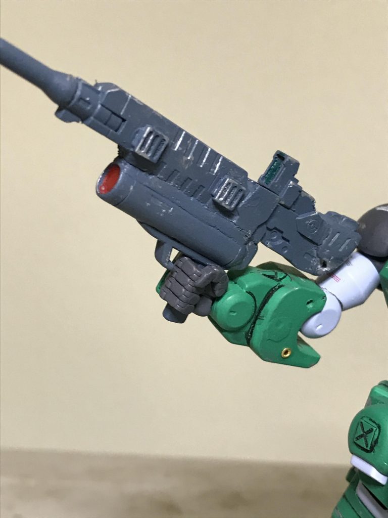 アサルトライフルは 一部のパーツを 紛失したので 自宅にある 余剰パーツを 使って 制作しました。