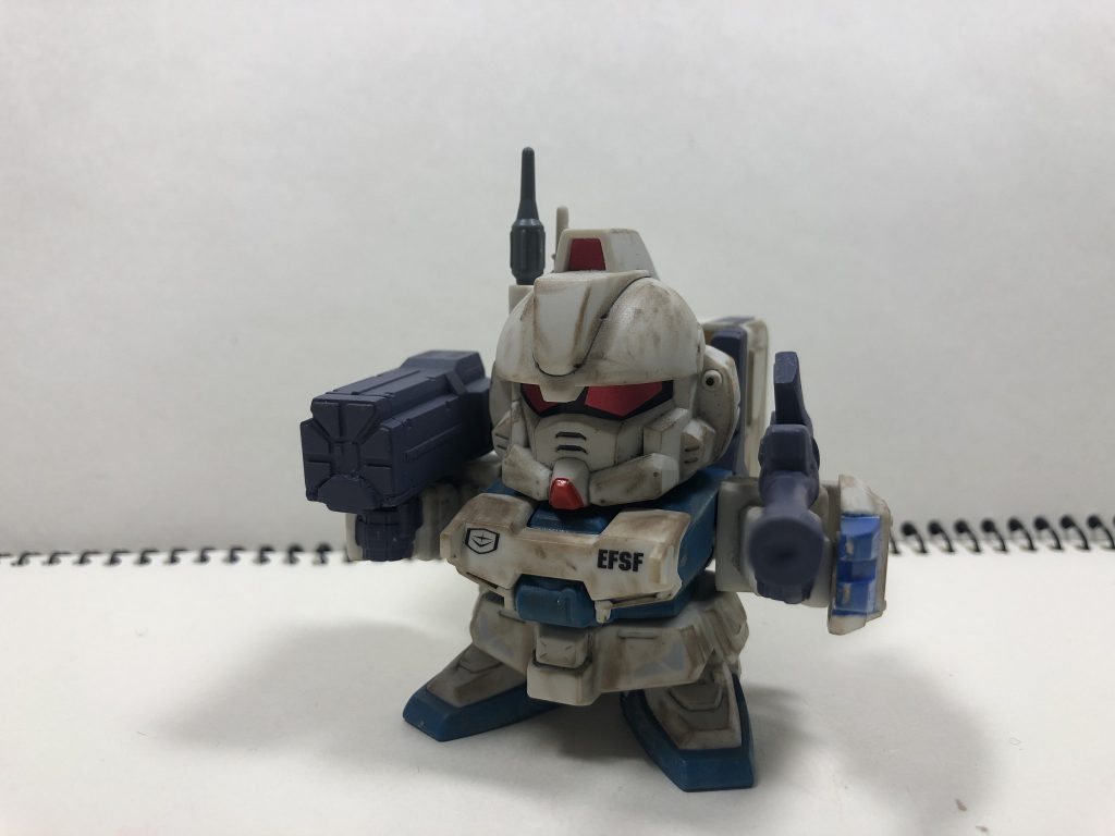 ミサイルとバズーカを構えて