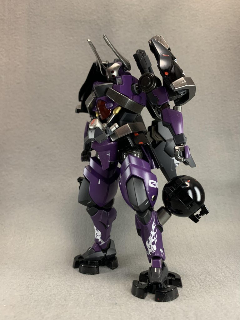 全武装を取り付けるとこんな感じ。遊び心で、ヘルムヴィーゲの余りパーツから忍者武具の“水蜘蛛”に似た物を作ってみました。磁石でくっ付きます。何の機能があるかは不明。