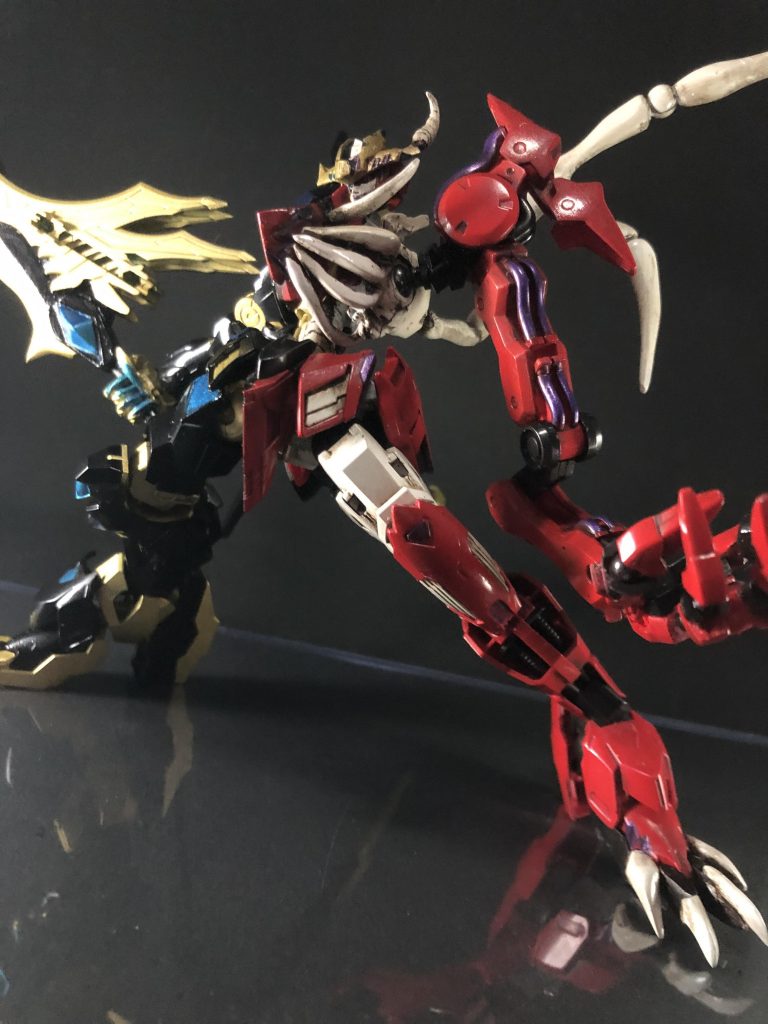 異形手だとこういうポーズがよく映えます……