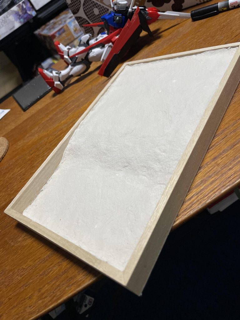 紙粘土でベース
