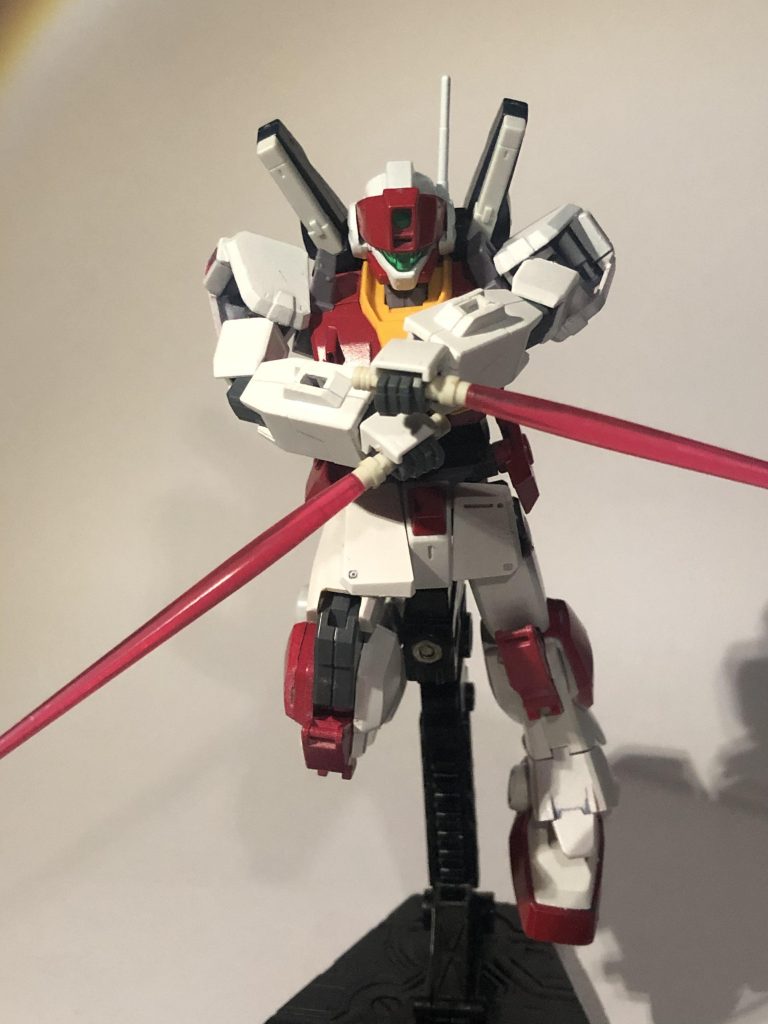 ビームダガー陸戦型ガンダムのサーベルを元に刀身を短くした仕様。