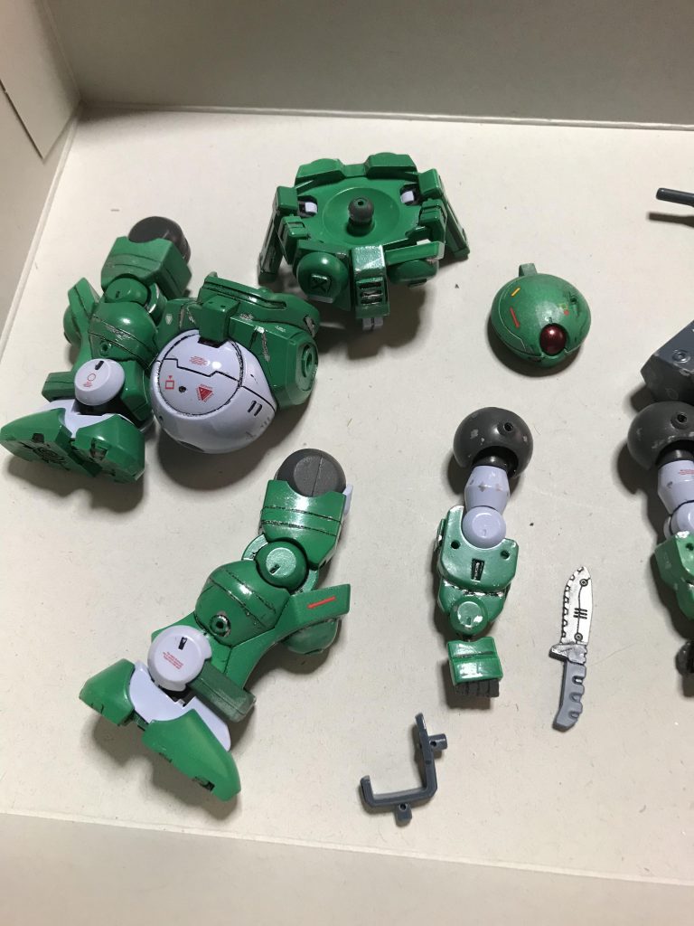 水転写デカール貼り工程作業!新アイテムを 使用しているので 以前より 早く 貼る事が 出来るように なりました。