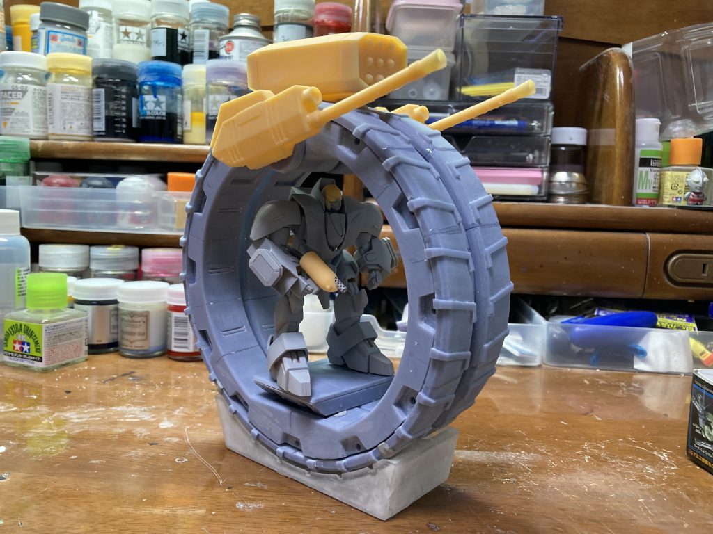 素敵なタイヤ平均サイズのHGのガンプラなら設定通り屈めば入ります