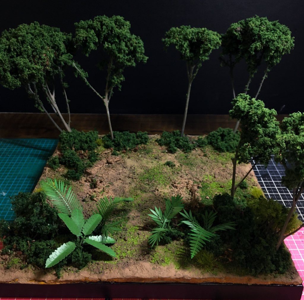 ジオラマ本体陸ガンのイメージが密林だったので今回初めてジオラマを制作しましためちゃくちゃ楽しかった♪