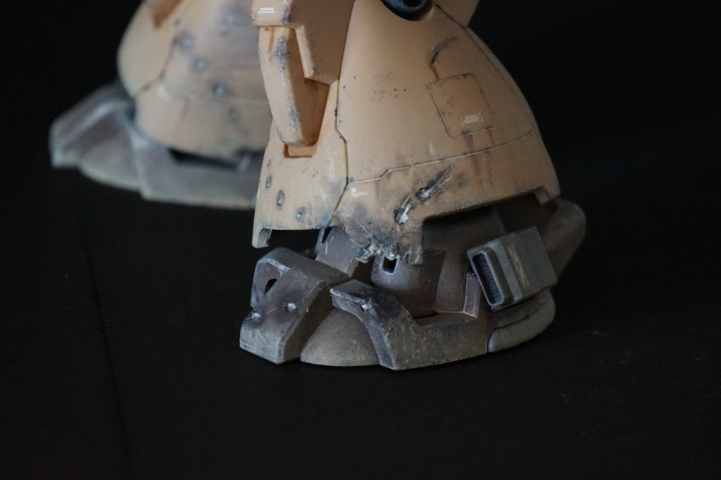 [脚部]フレアにパネルラインを追加し、ダストボックスはジャンクパーツを組み合わせ小型化しました。