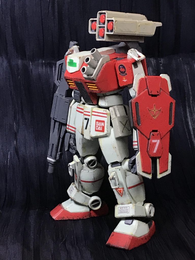 アイアンフットヘイスティに似せてみました。設定画と睨めっこしてプロポーションを変えてみたんですが、関節構造的にこれくらいが限界かなあと。