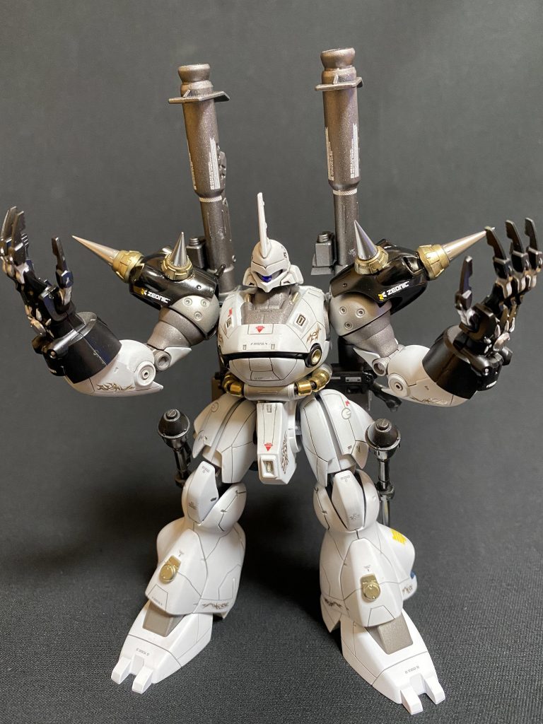 手を30MMのオプションパーツに変更。ポン付け出来るので簡単カスタム。