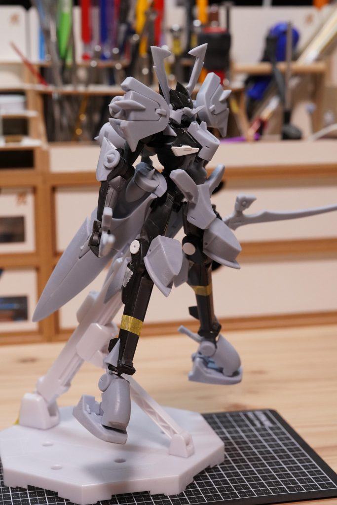 仕方がないのでオーバーフラッグのボディに沿うようにアレンジ。デザインするのが何より大変です。