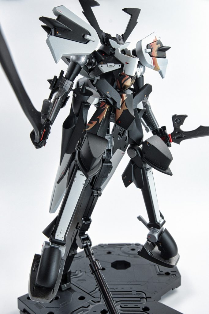 広角レンズを使ってアオリ気味に。