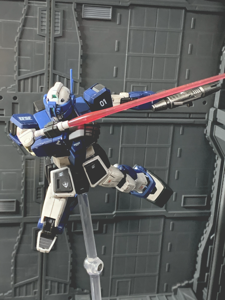 ボックス型ビームサーベル。腕部に装着したままビーム刃を発振可能。インターセプトカスタムのビームサーベルホルダーを腕に装着させました。ご覧いただきありがとうございました。