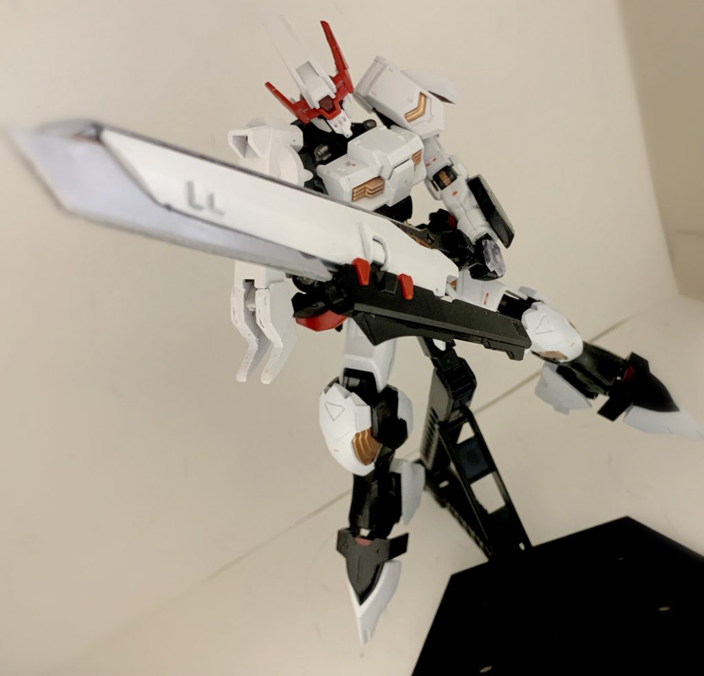 バスターソードモードを扱うために片腕をルプスにする必要があったという脳内設定があったりします。