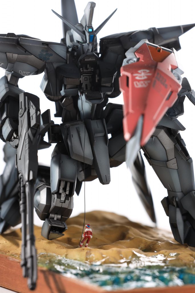 アニメのシーンではシールドもグレーにおなっておりますが、設定上シールドにPS装甲の処理はされていないようなので作画ミスと判断し機体色を再現しました。(ストライク・デュエルのシールドと同等の性能だそうですので)