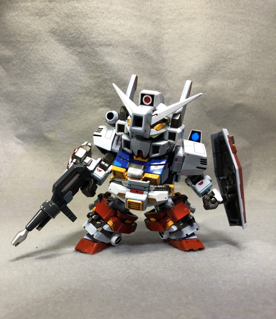 BB戦士パーフェクトガンダムのパーツを使っているので、付属のヘッドギアも顔ごと付け替え可能！