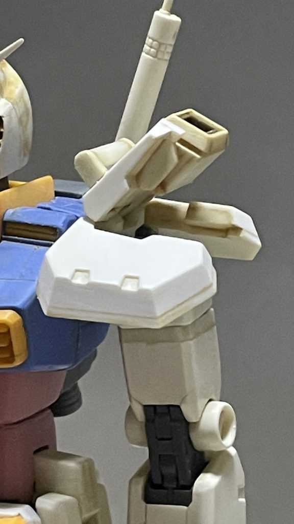 肩装甲はこんなカンジに展開します。