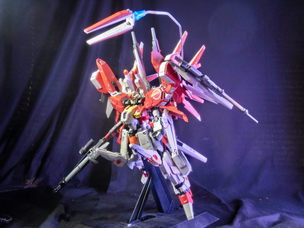 背面ファンネルは基本ALICEによる操作で行い、自動での迎撃と防御を行う 