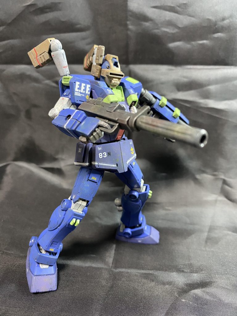 武器からうっすら下地の色が出てきていてそそる。