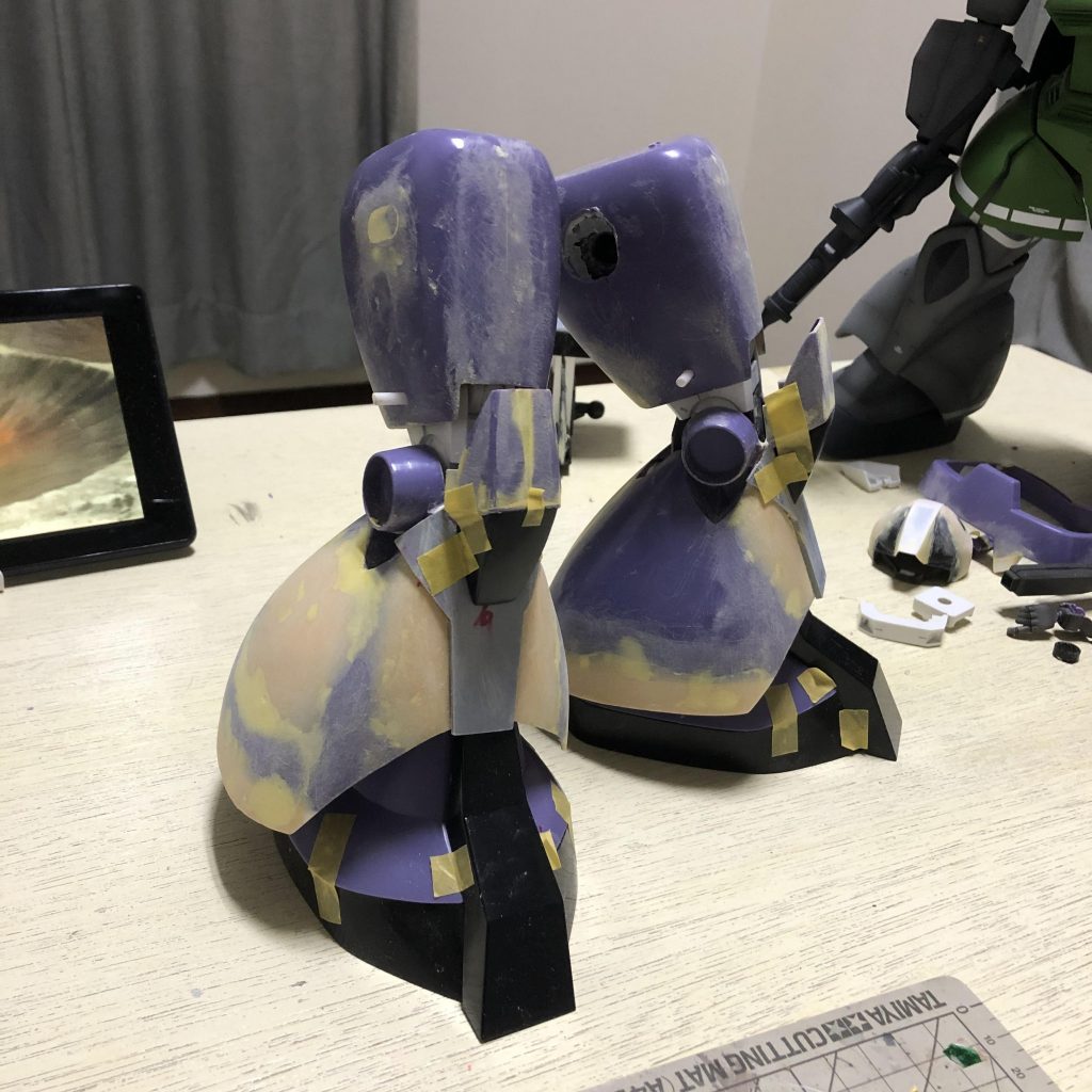 スネやふくらはぎの形状を変更しスカート!?も延長してます。太ももは前後逆にしてます。