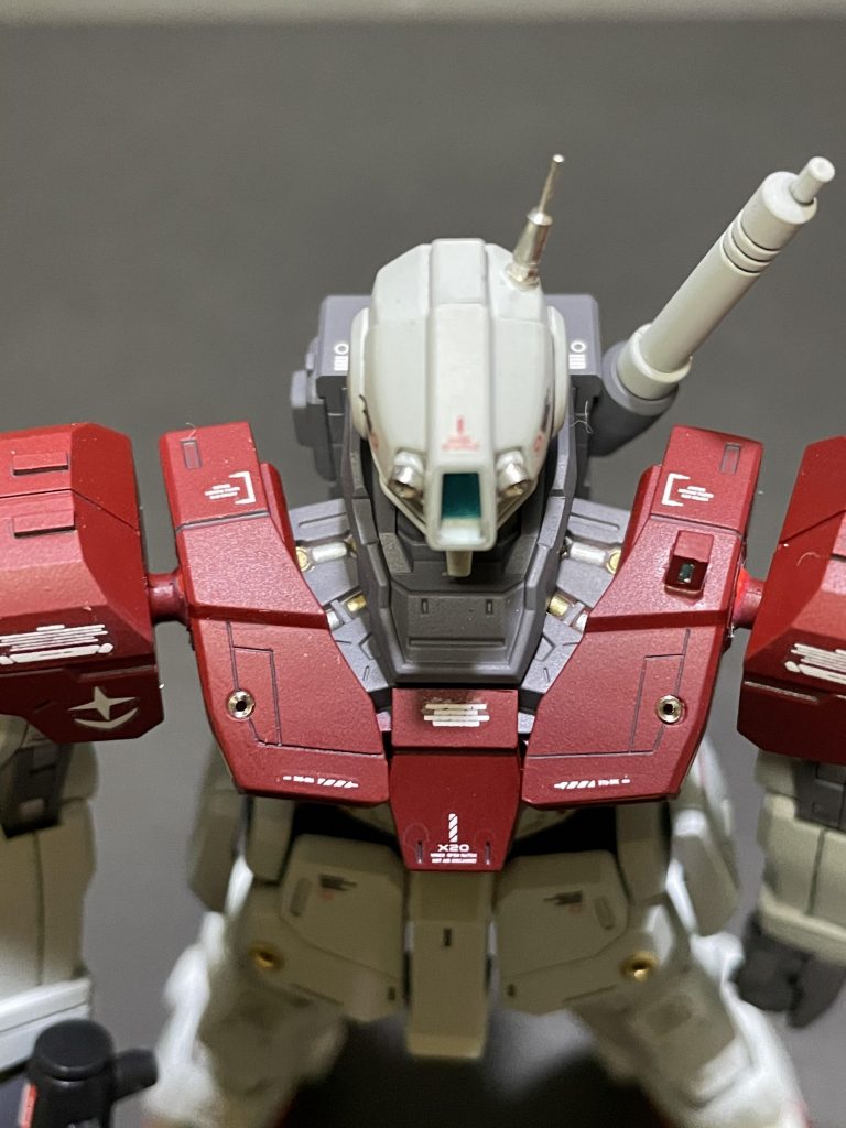 胸部スライドギミック、内部メカはガンダムマーカーを筆で塗り分け