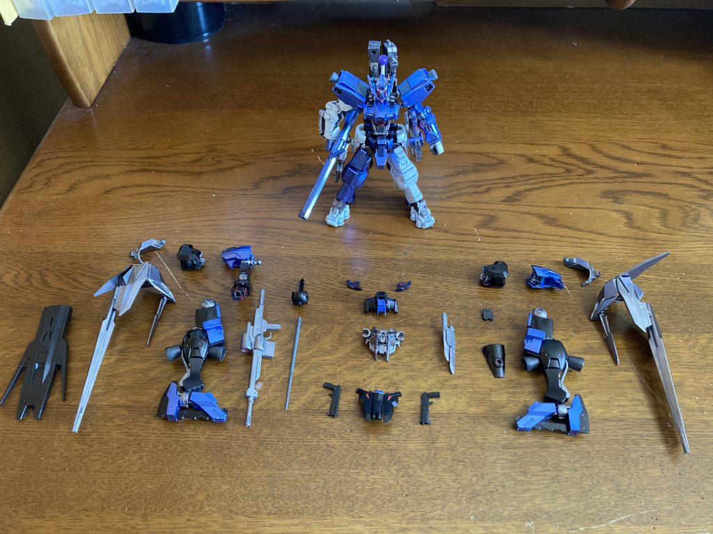 本当は外装パーツのみ組み替えようと思いましたが時間がかかるため、アスタロトオリジンで使わなかったフレームパーツや外装パーツを再利用。ヴィダールの外装パーツはガンダムフレーム4に無改造で取り付けられました