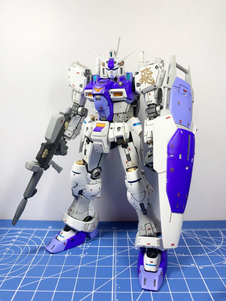 本体カラーの青には蛍光ピンクを加え、発色をよくしています。